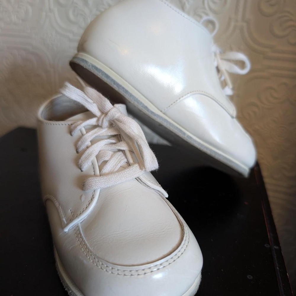 Stride Rite White Flexible Moccasins Sz. 6